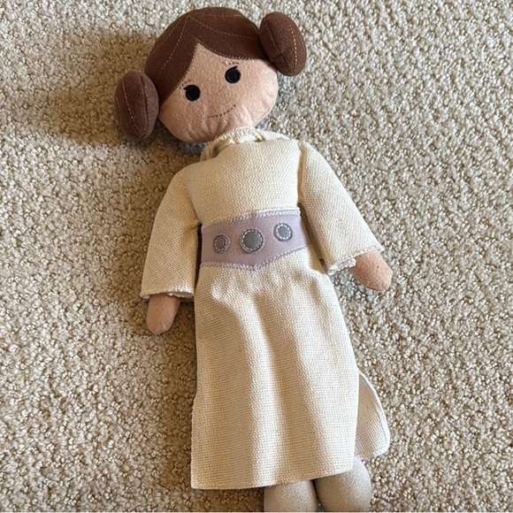 Star Wars Galaxy’s Edge Leia Doll - Cream and Brown - Picture 1 of 7